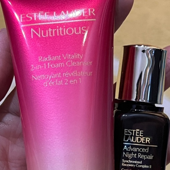 Estee Lauder 7-Piece Gift Set Pink bag - Picture 7 of 9